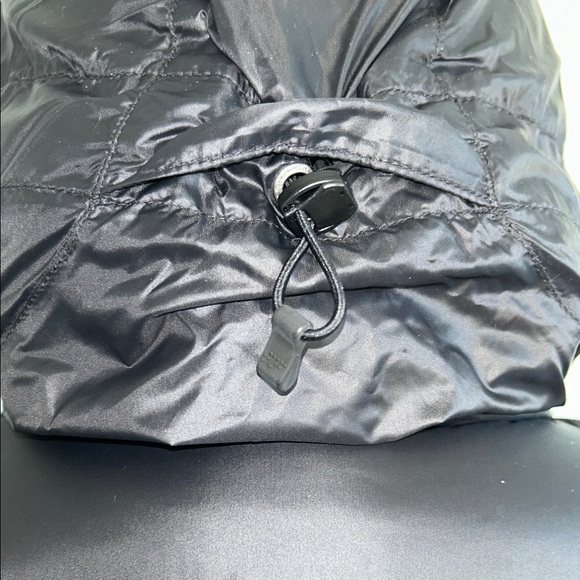 The North Face Women's Black Puffer Jacket - Picture 8 of 16